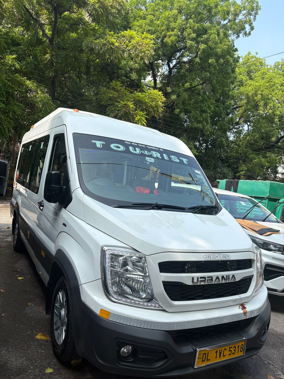 Force Urbania rental in Delhi